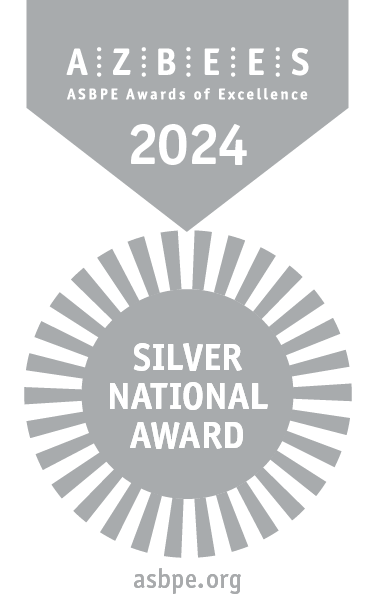 “Azbees 2024, Silver National Award”라고 적힌 리본에 매달린 은색과 흰색 메달의 사진