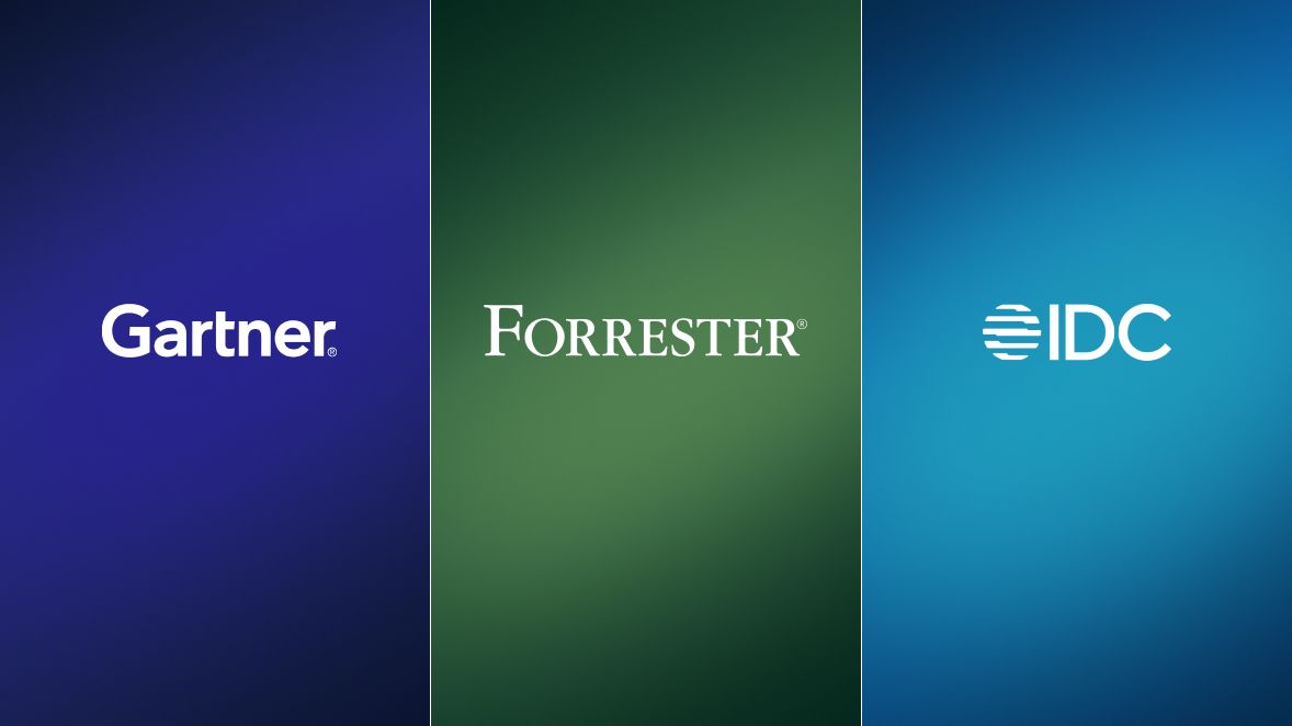 그라디언트 카드에 표시된 Forrester, Gartner, IDC 애널리스트 기업 로고